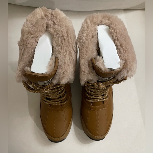 New in Box UGG Zaylee Women Boots CHE Size 7 Waterproof - Picture 8 of 13